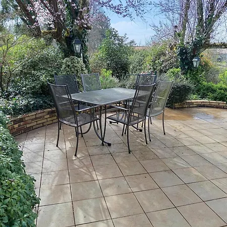House With Pool Ideal For 8 Guests