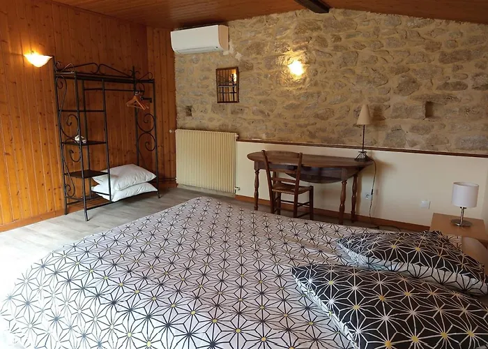 House With Pool Ideal For 8 Guests