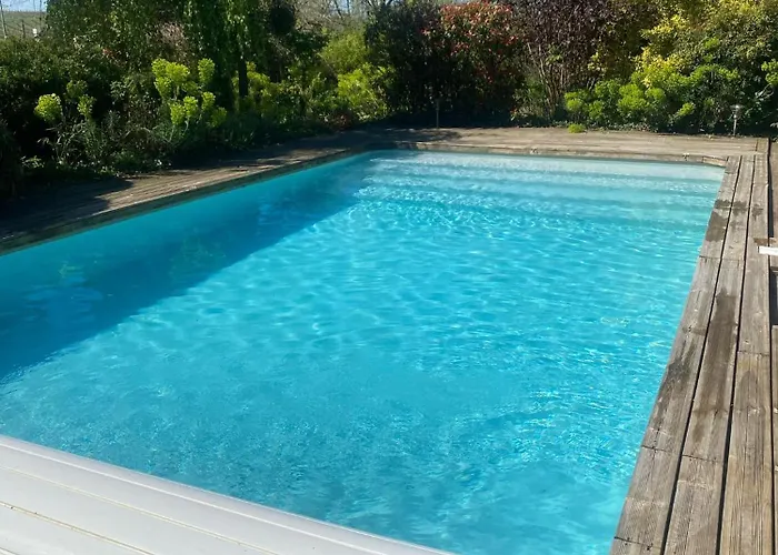 House With Pool Ideal For 8 Guests